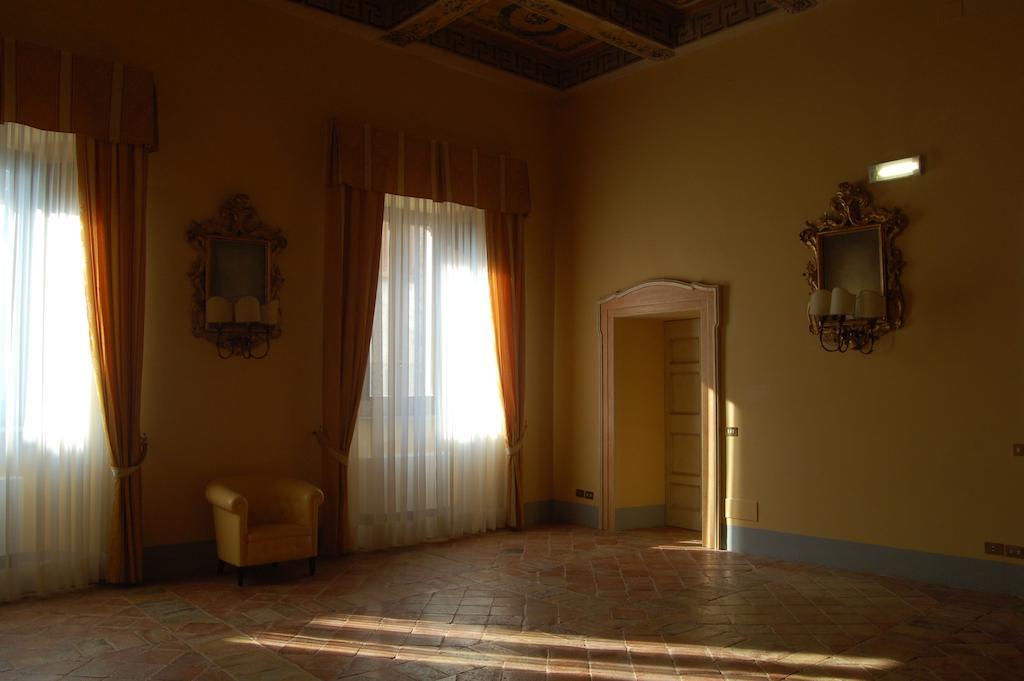 Palazzo Bonfranceschi Bed & Breakfast Belforte del Chienti Luaran gambar